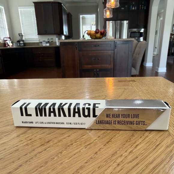IL MAKIAGE Silver Black Mascara - Picture 2 of 5